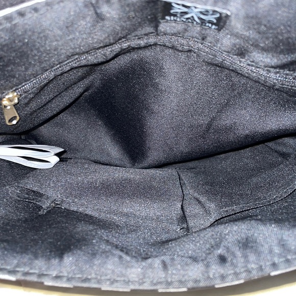 Black and White Checkered Handbag - Signature Avon - Picture 5 of 7